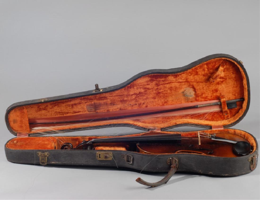 Guldan Violin by Jackson Guldan Violin Co.: Made in Ohio, with paper label to interior, circa early to mid 20th C, case is in decent condition, in carrying case, together with bow.