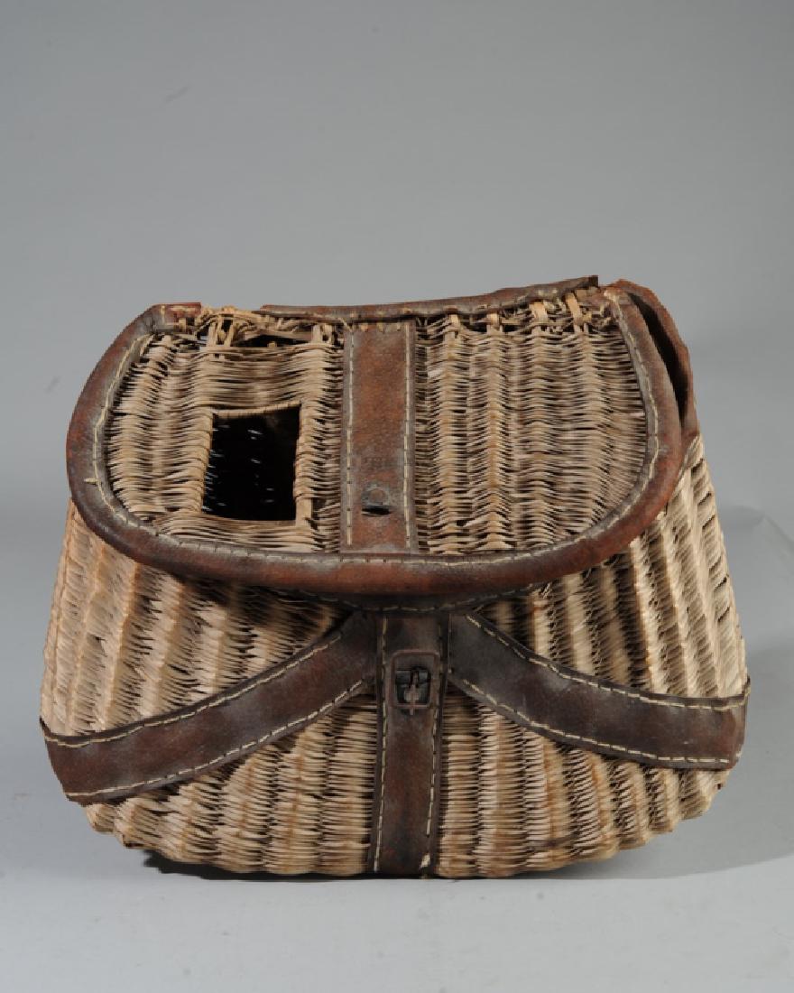 Antique Fishing Creel Basket (1 of 3)