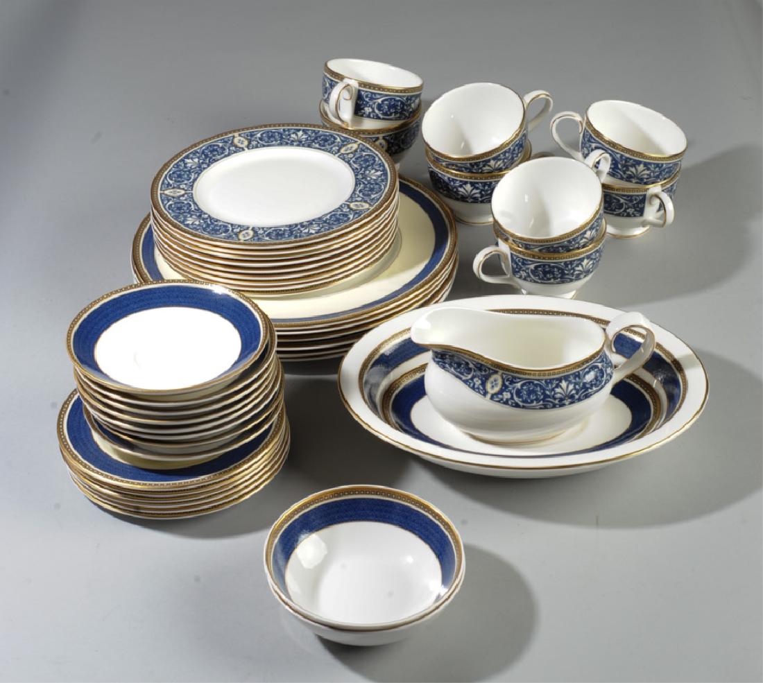 Lot Royal Doulton "Challinor" Serving Pieces (1 of 4)