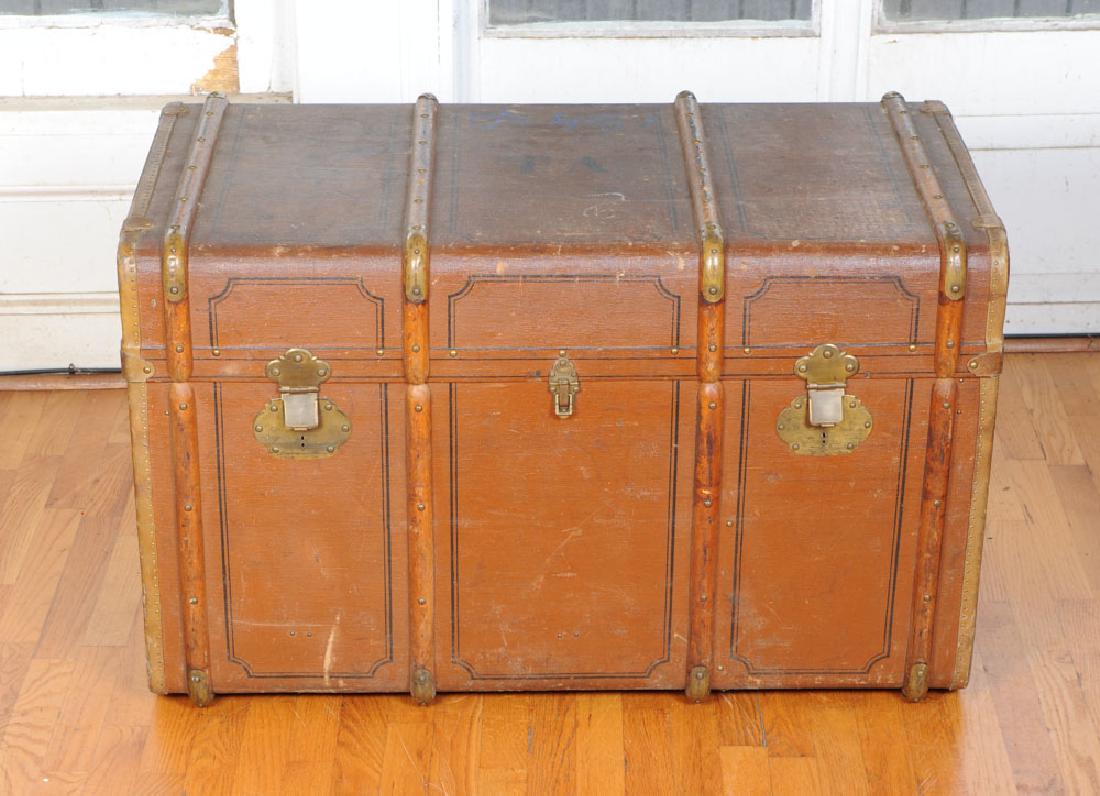 Vintage Ribbed  Steamer Trunk (1 of 4)