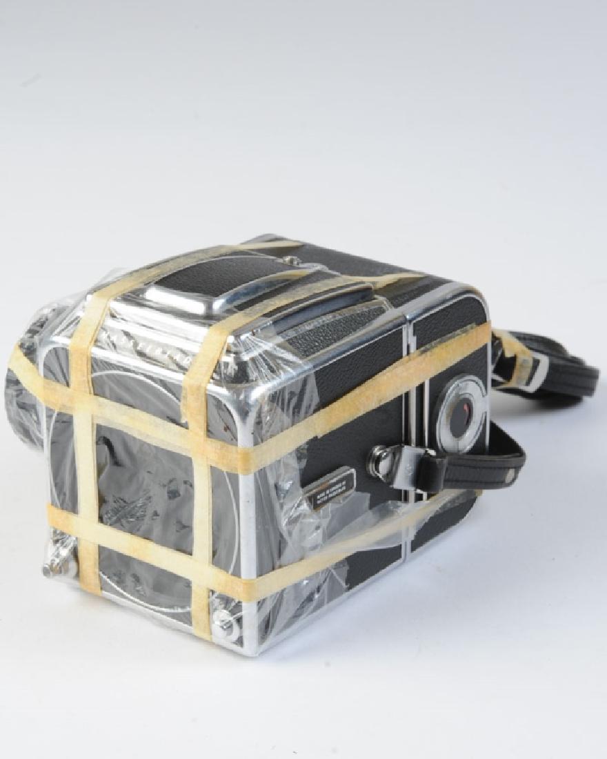 Hasselblad 500 C Camera: Appears to be missing cap? Provenance: From the estate of Dr. Milton T. Edgerton (1921 - 2018.) A trailblazing plastic surgeon, Dr. Edgerton joined the University of Virginia to found the Department o