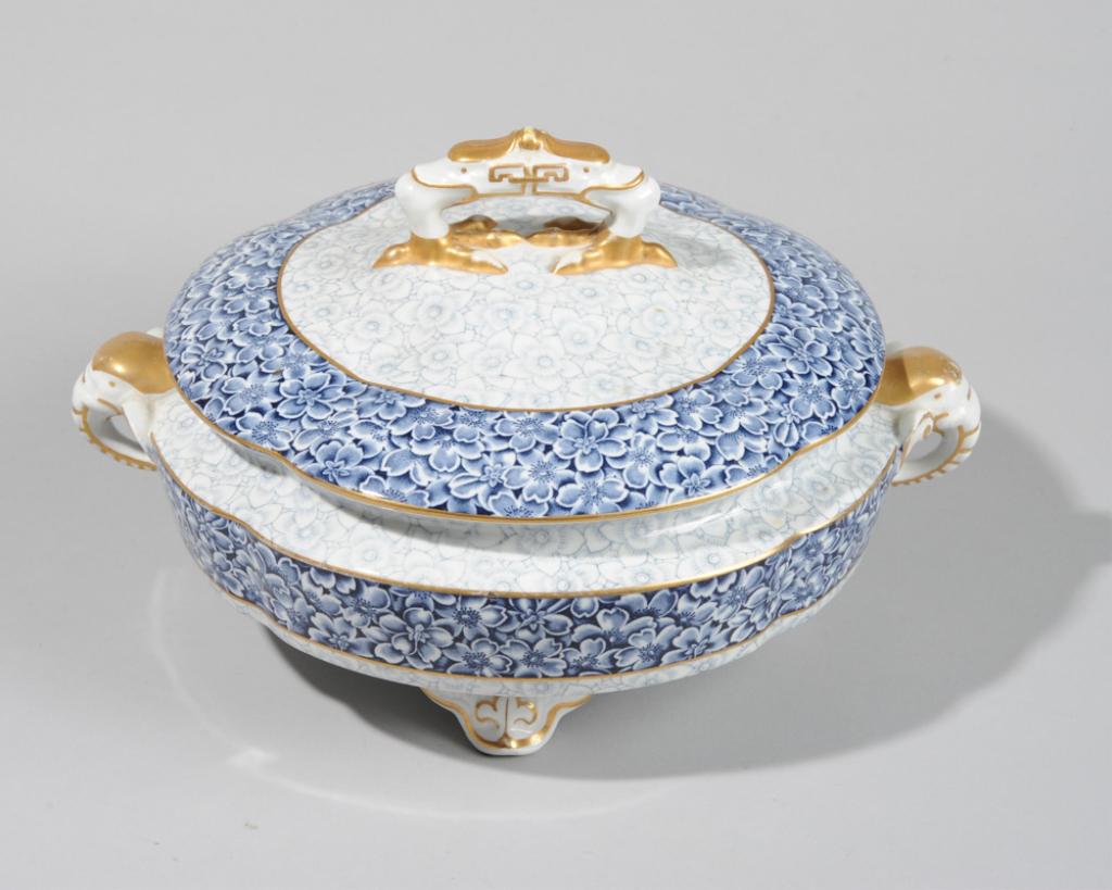 19th C. Royal Worcester Floral Tureen: Elephant head handles, blue & white floral motif, circa 1880s, marked to base, good overall condition. H: approx. 6". W: approx. 10 1/2". D: approx. 8 1/2".