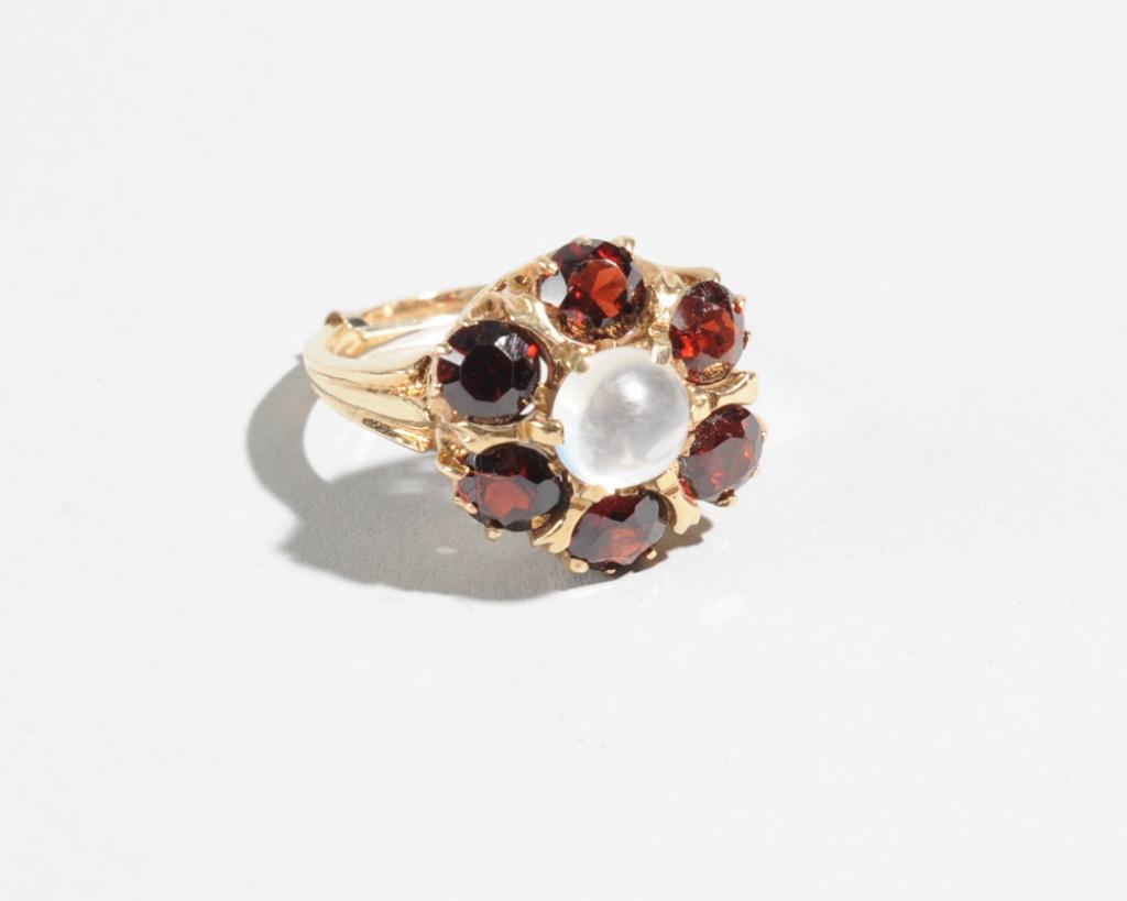 Vintage 14k Moonstone & Garnet Ring: In as-found condition.