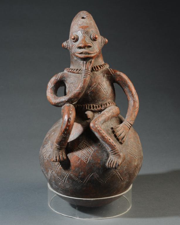 Fine Mangbetu Figurative Pot: Terracotta pot with male figure, incised decoration, rounded base, excellent patina. Mangbetu people, DR Congo. Approx. 11 1/2" in height. Provenance: Estate of Thomas McNemar, (1931-2019.) McNemar li