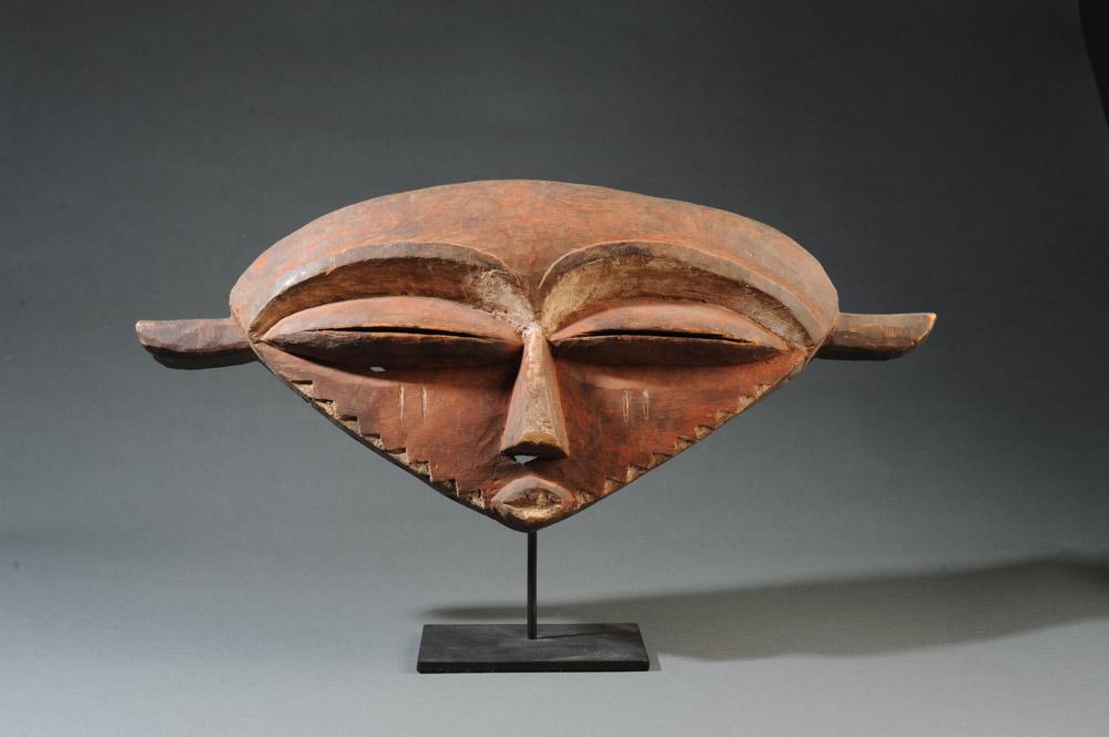 African Eastern Pende Mask: Eastern Pende "panya ngombe" buffalo mask, carved wood and pigments. On gallery stand. Approx. 21 1/4" x 9". Provenance: Estate of Thomas McNemar, (1931-2019.) McNemar lived and collected throughout C