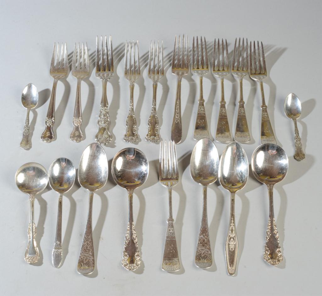 Mixed Lot Silverplate Flatware: Various maker's and marks.