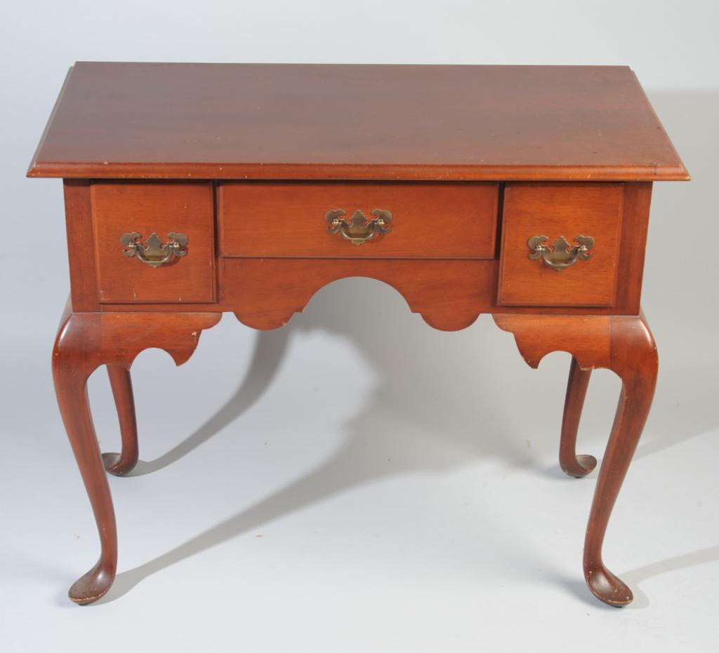 Y & J (nc) Furniture Queen Anne Style Lowboy
