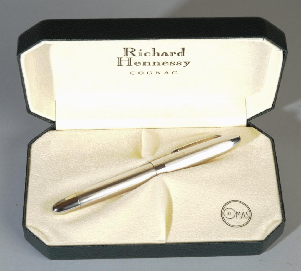 Omas Ogiva Richard Hennessy Roller Ball Pen (1 of 2)