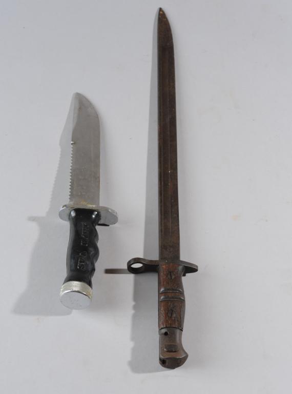 American 1917 Remington Bayonet +: Remington Bayonet with blade marked "Remington 1917" and "U.S.", together with a circa late 20th century "Sea Hawk" knife, both in as-found condition.Bayonet L: approx. 21 1/2".