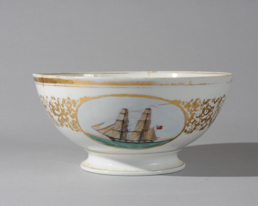 Chinese Export Punch Bowl with Ship (1 of 7)