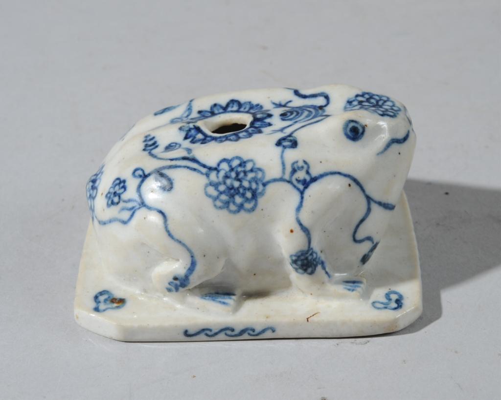 Ming Blue & White Frog Water Dropper (1 of 4)