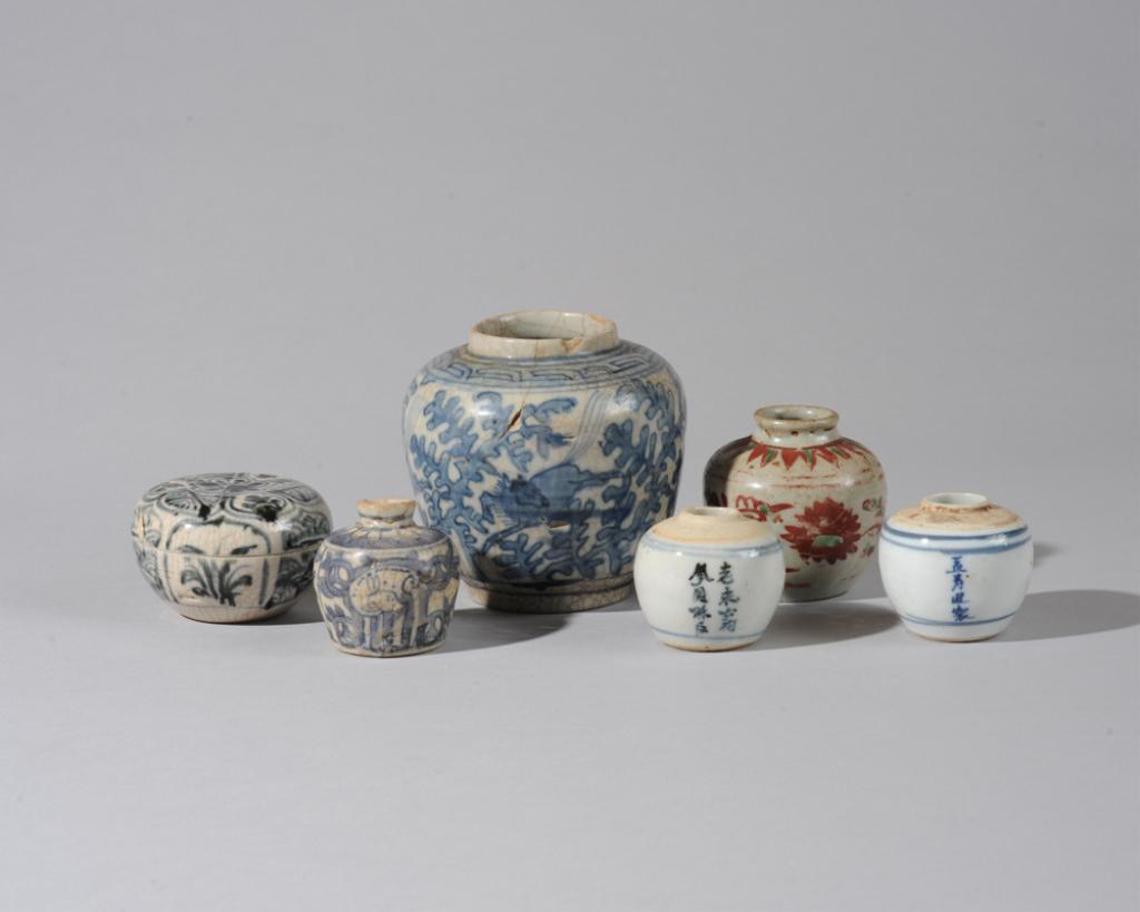 Lot Chinese Ming Jarlets, Powder Box (1 of 9)