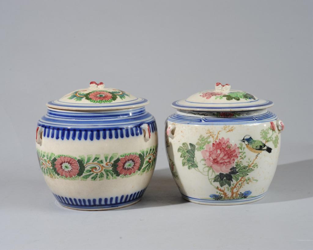 Two Chinese Export Famille Rose Kamchengs: Made in China for export to the Philippines market, two lidded pots or Kamchengs with small lug handles. Finials in the form of Buddhist guardian lions. Late Qing or Republic. One with impressed mark 