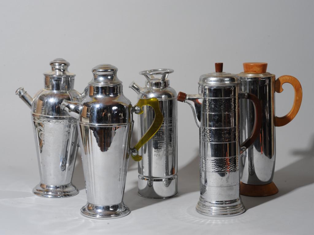 Five Vintage Chrome Cocktail Shakers (1 of 4)