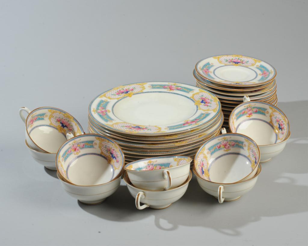 Partial Set Royal Worcester Marseilles (1 of 5)