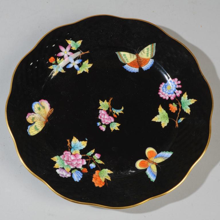 Herend Queen Victoria Black Dessert Plate (1 of 2)
