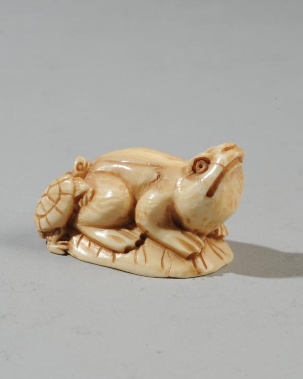 A Frog and Tortoise Netsuke: Approx. 2" L.