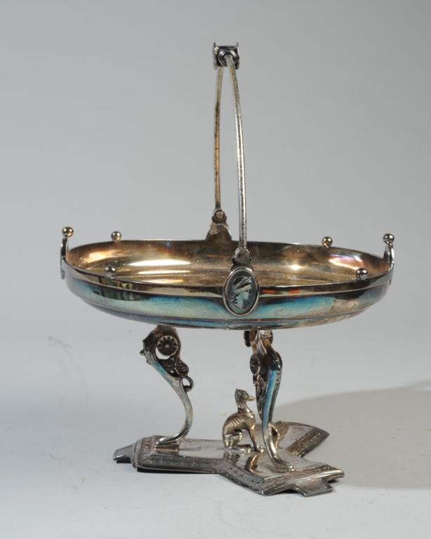 Meriden Britannia Neoclassical Basket Silver Plate (1 of 8)