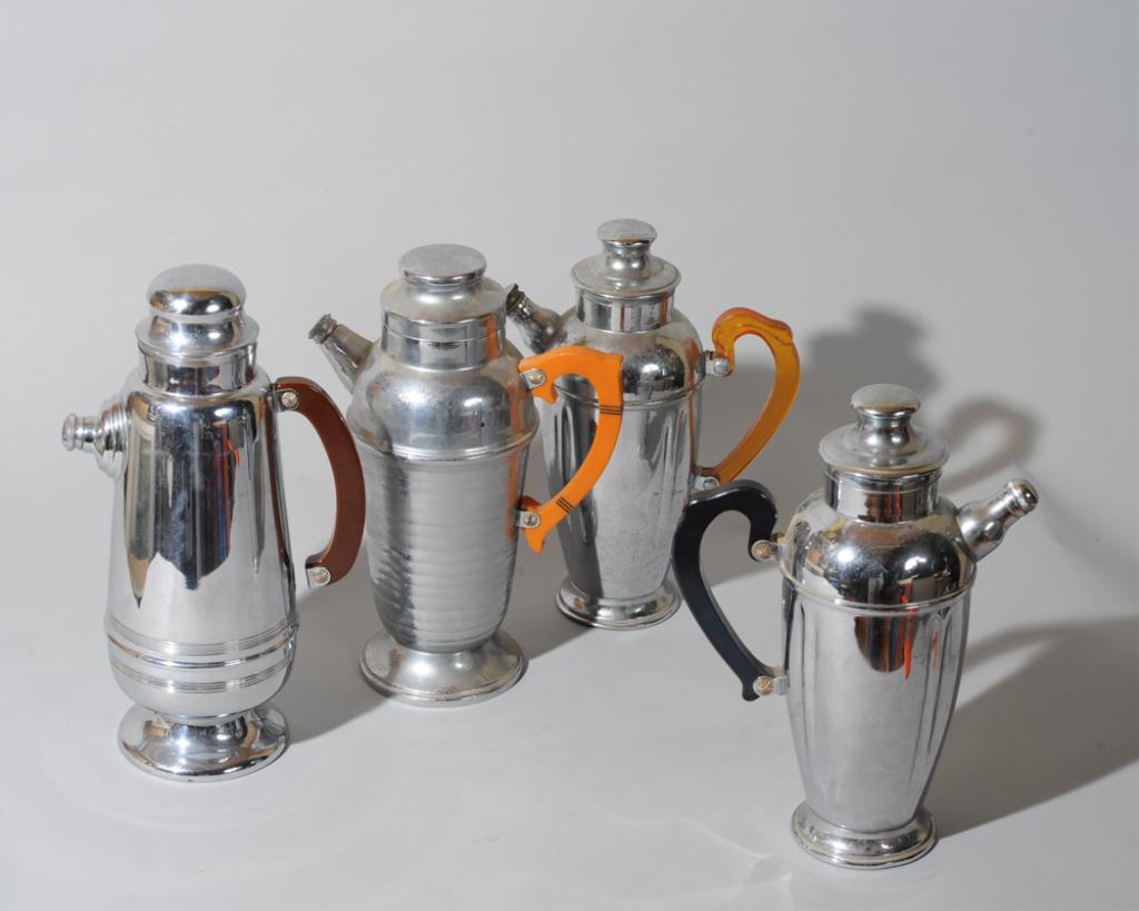 Four Vintage Chrome Cocktail Shakers (1 of 4)