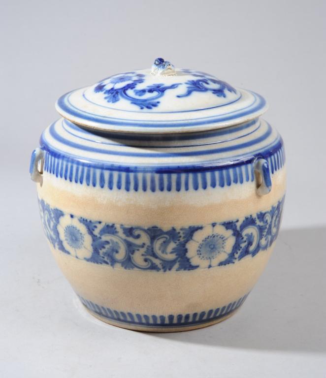 19th C. Chinese Export Blue & White Kamcheng (1 of 11)