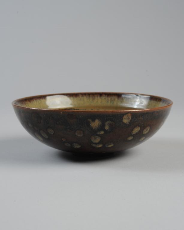 Chinese Jizhou Pottery 'Paper Cut' Bowl (1 of 4)