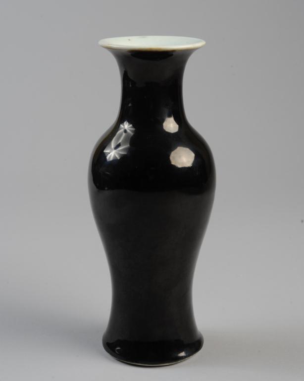 Chinese Mirror Black Vase (1 of 5)