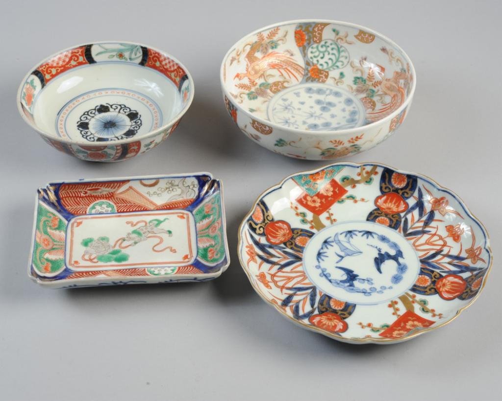 Four Japanese Imari Porcelain Articles (1 of 9)
