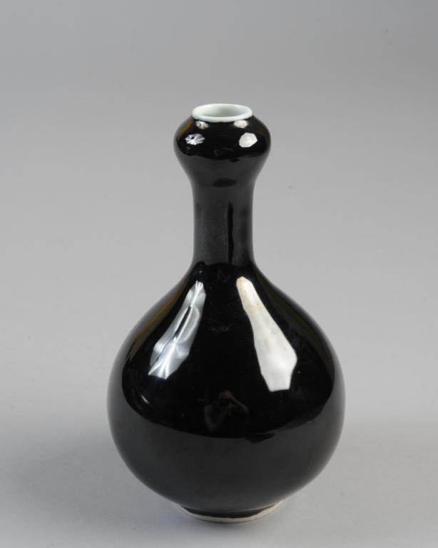 Chinese Mirror-Black Garlic-Head Vase (1 of 3)