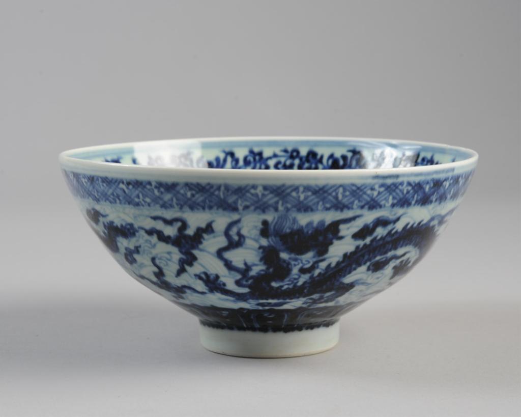 Chinese Ming Style Dragon Bowl, Xuande Mark (1 of 5)