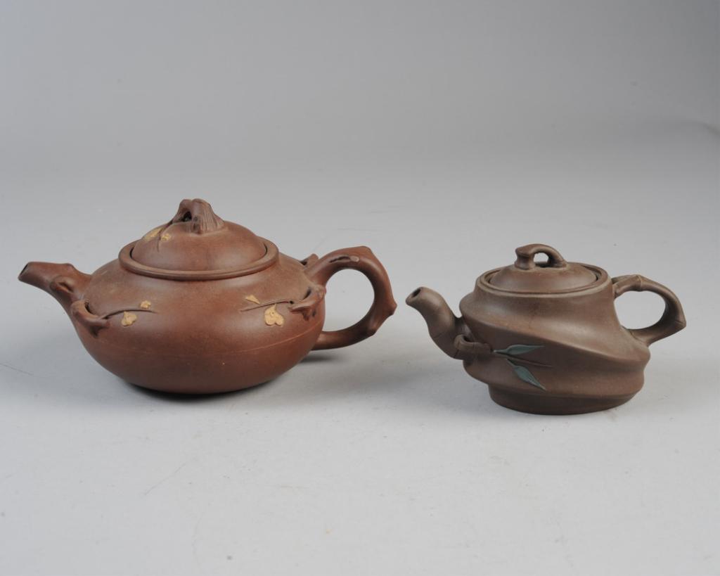 Two Chinese Yixing Teapots (1 of 10)