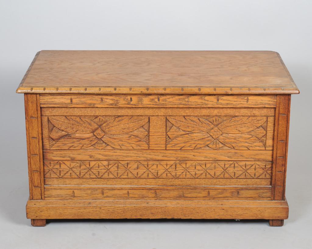 Vintage Blanket Chest (1 of 4)