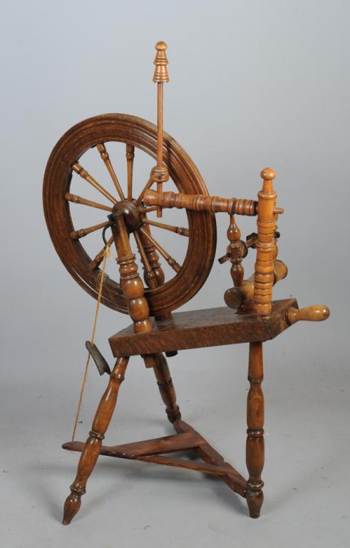 Antique Oak Spinning Wheel (1 of 3)