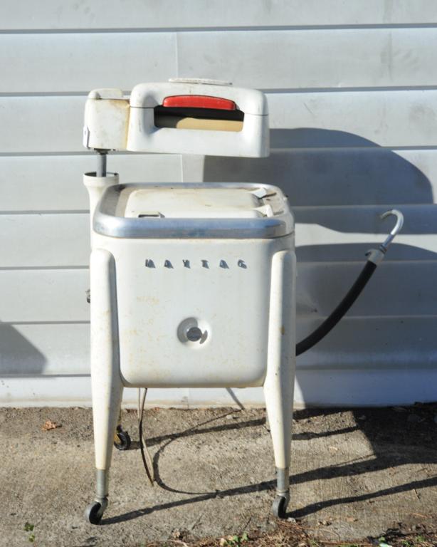 1950s Maytag Gyratator Washing Machine (1 of 4)