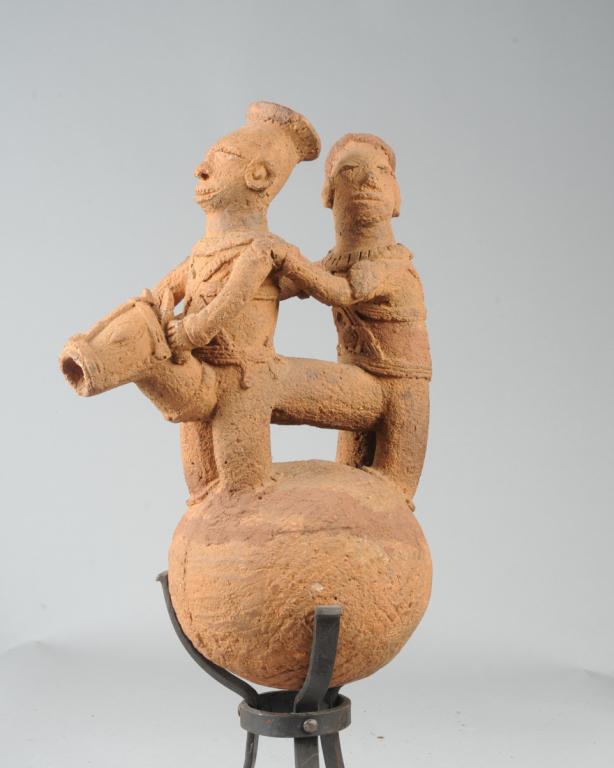 Mangbetu Equestrian Pot (1 of 3)