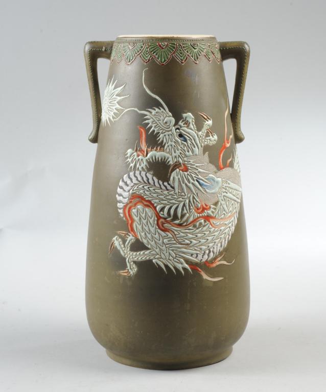 Large Japanese Moriage Dragon Vase (1 of 8)