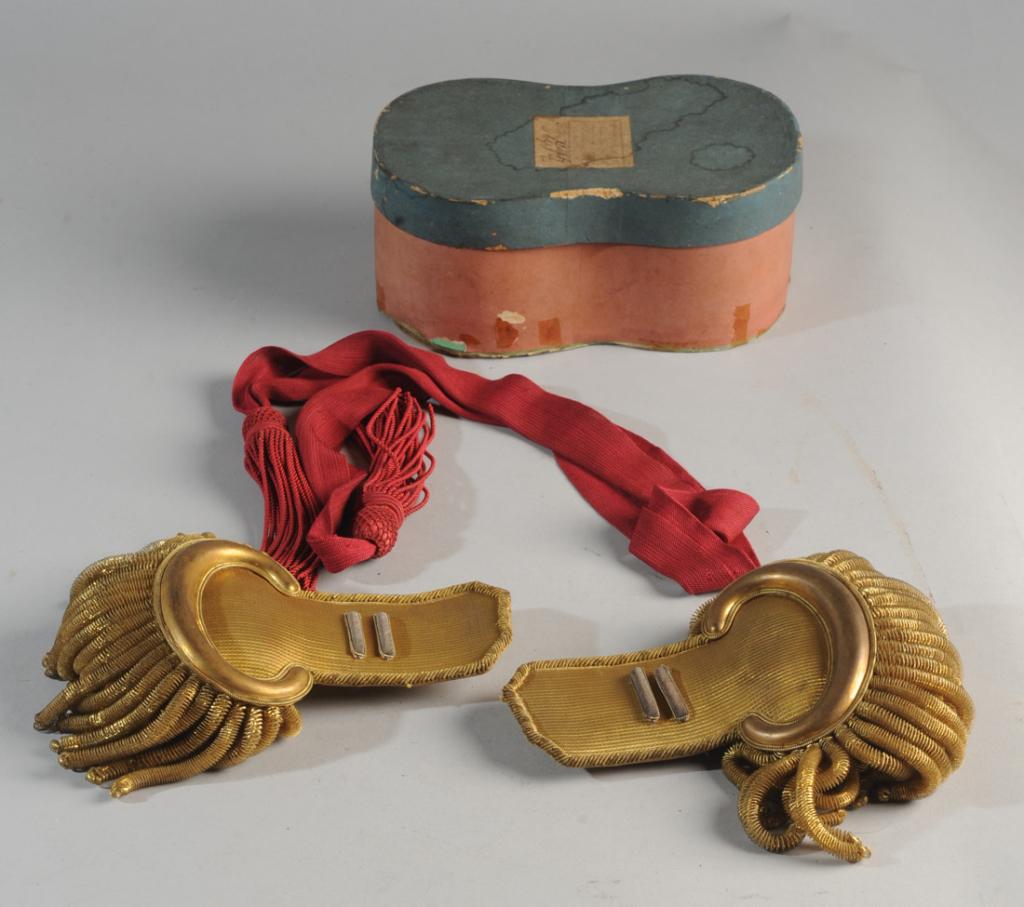 Civil War Captain's Epaulettes with Box (1 of 3)