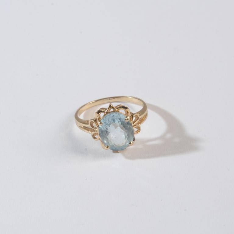 10K Yellow Gold & Blue Topaz Ring (1 of 2)