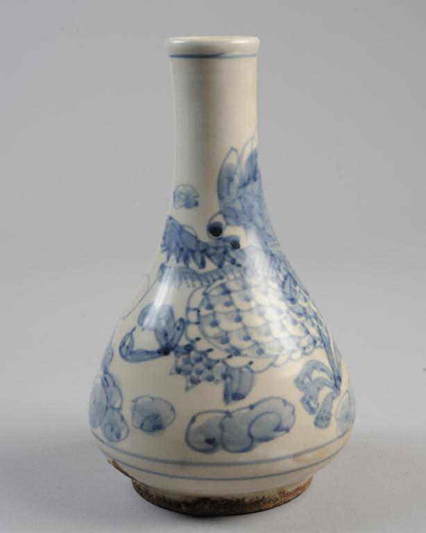 Korean Joseon Dynasty Dragon Vase (1 of 5)