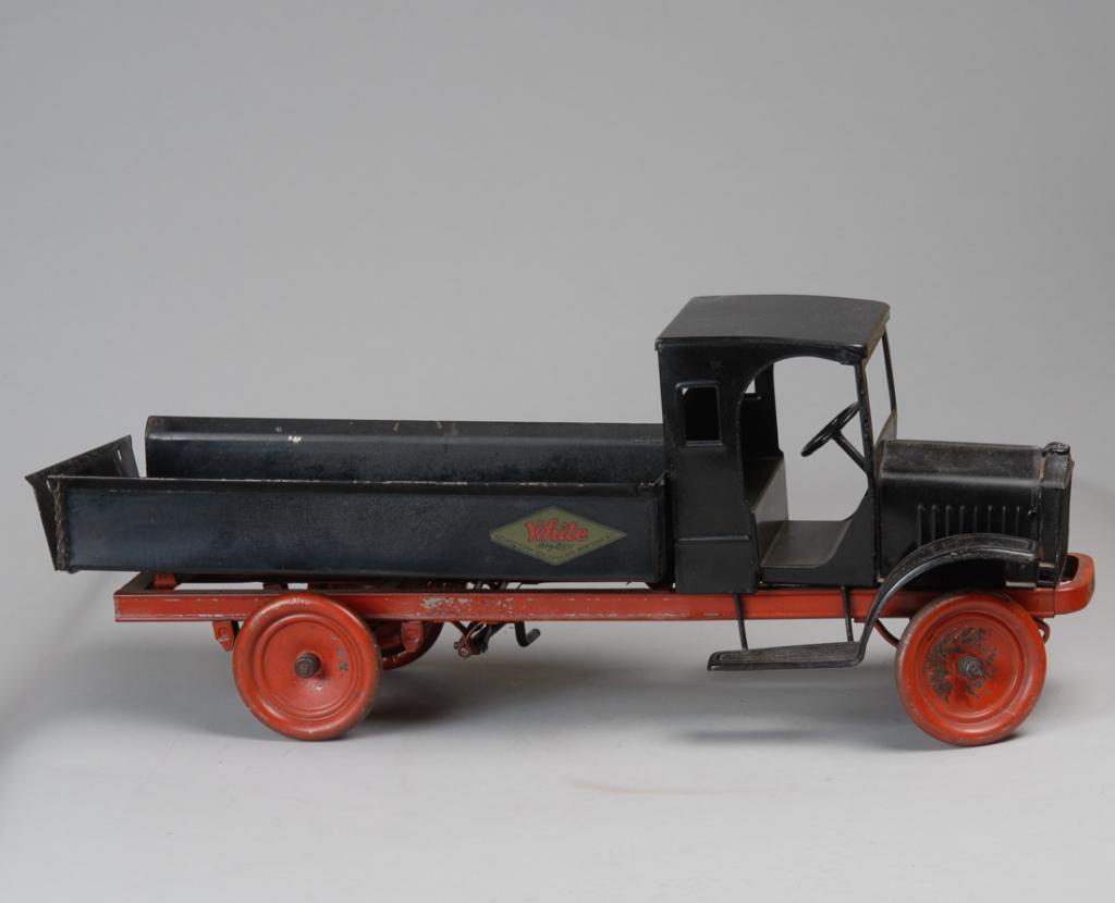 Kelmet Pressed Steel White "Big Boy" Dump Truck (1 of 7)
