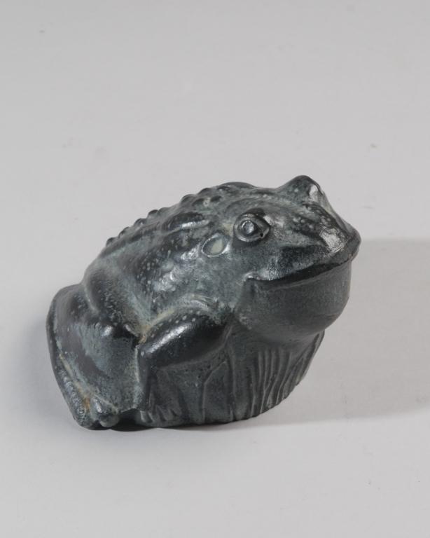 Rare Virginia Metalcrafters Cast Iron Bullfrog: Cast iron garden Bullfrog doorstop with key-hiding clip, made in 1997. Approx. 4 1/2" x 7" x 7".