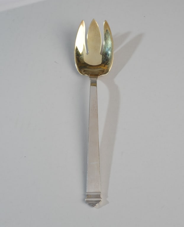 Tiffany & Co. Hampton Serving Fork: No monograms. L: approx. 10 1/4". Weight: approx. 4.21 ozt.