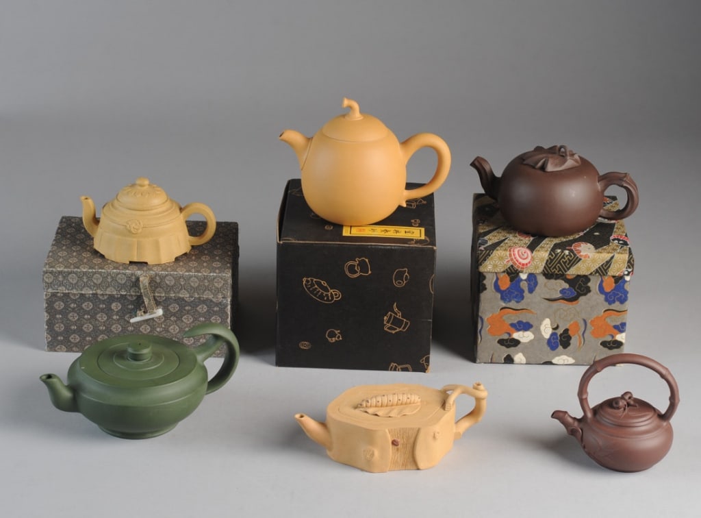 Lot Chinese Yixing Teapots (1 of 11)
