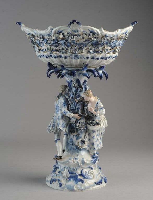 Meissen Blue Onion Figural Compote (1 of 18)