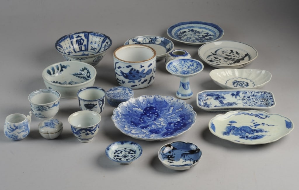 Lot  Antique Asian Blue & White Porcelain (1 of 13)