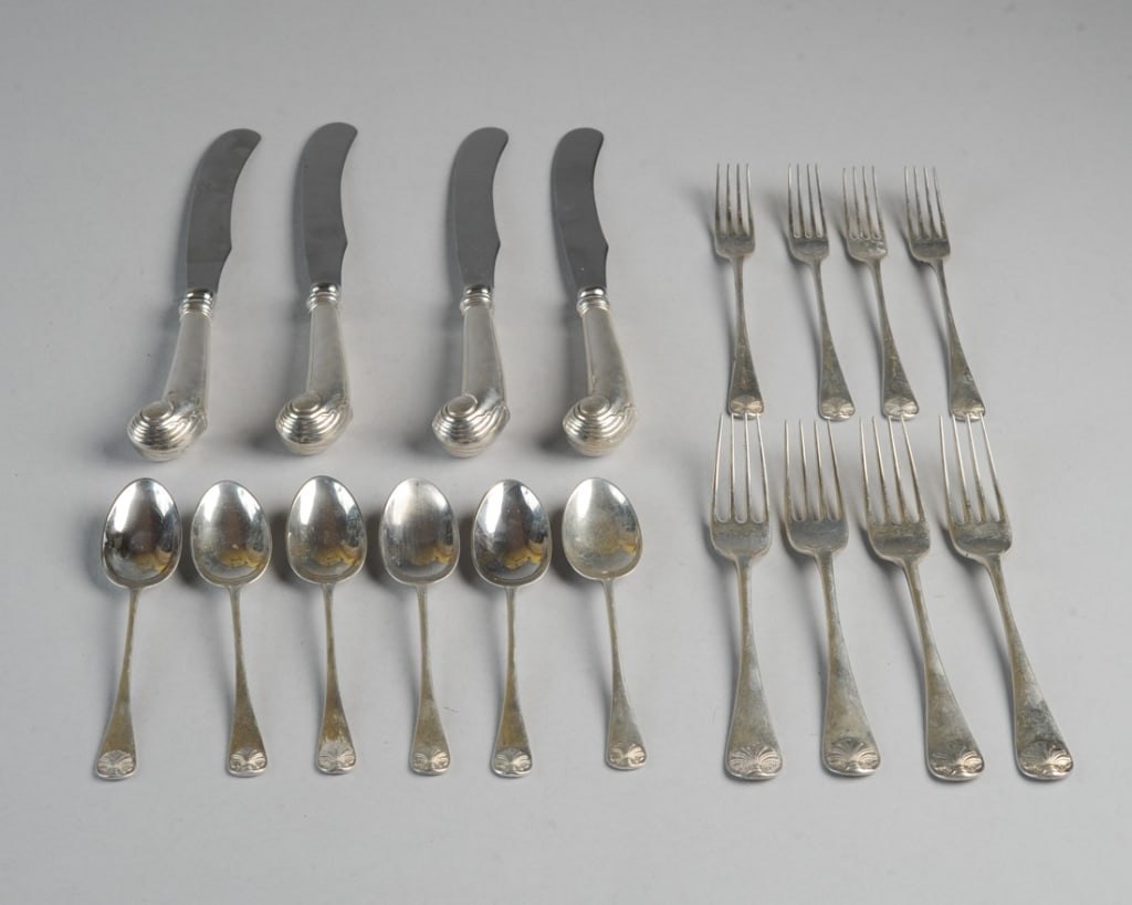 18 pcs. Stieff Williamsburg Shell Sterling Silver (1 of 6)