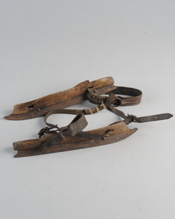 Pair Antique Primitive Ice Skates (1 of 4)