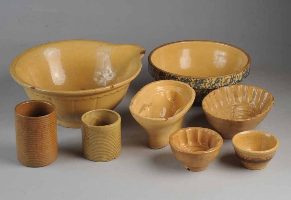 Lot Antique Yellow Ware Molds, Bowls, etc. (1 of 9)