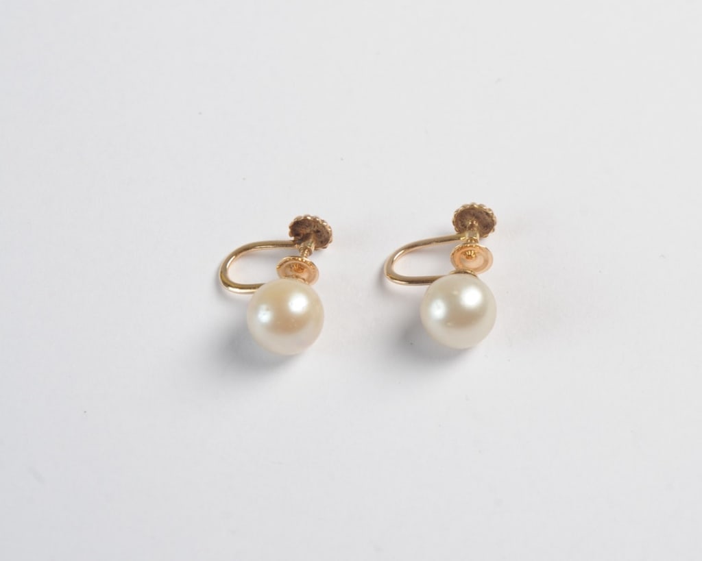 14k Gold & Pearl Screwbacks: L: approx. 3/8".
