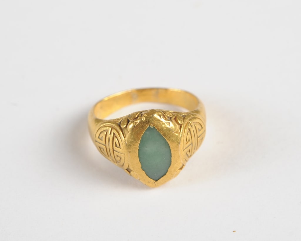 22k Gold & Jade Ring (1 of 3)