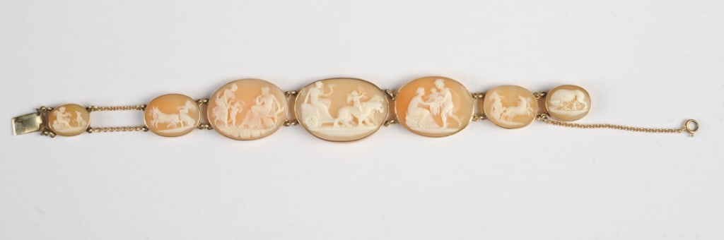 14k Yellow Gold Cameo Bracelet (1 of 6)